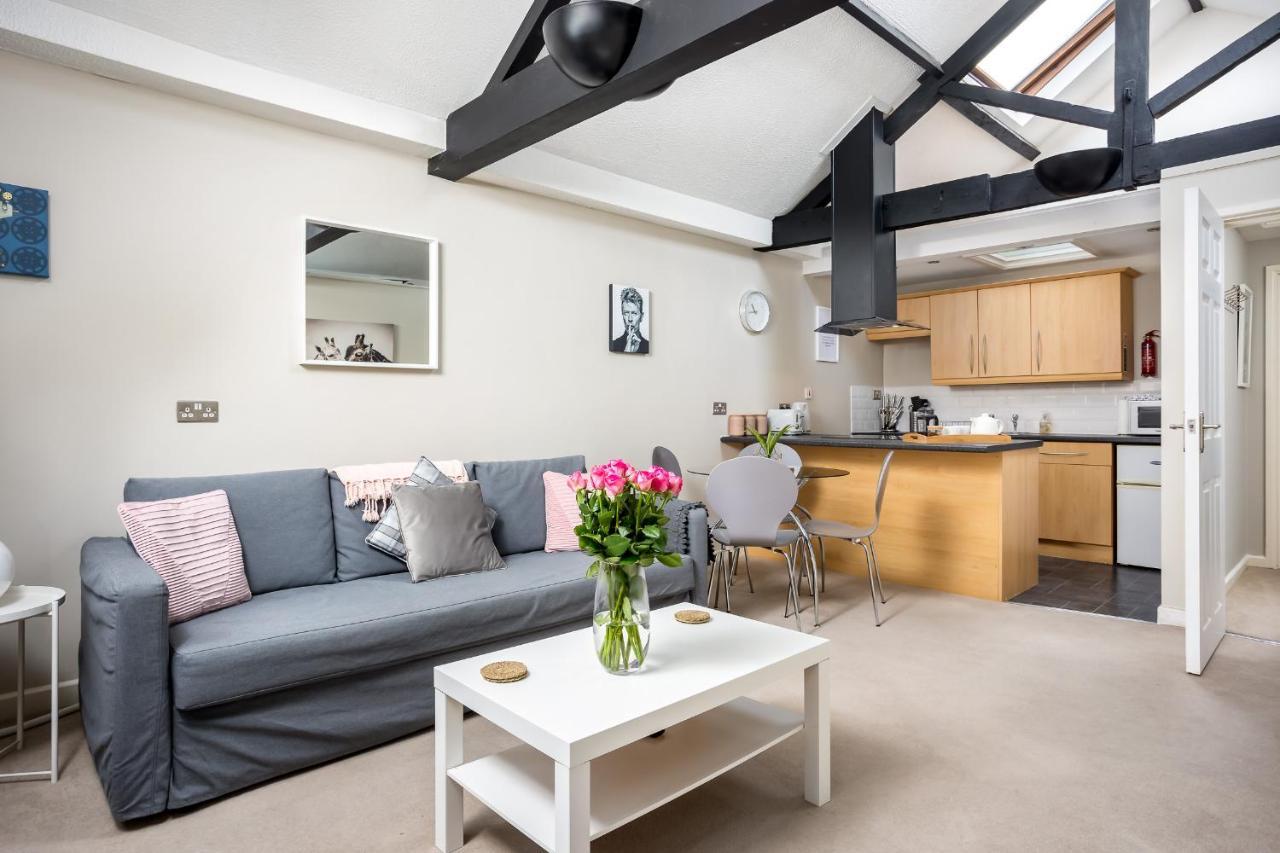 Curb Properties - Super Moments From Town Centre Apartment Cheltenham