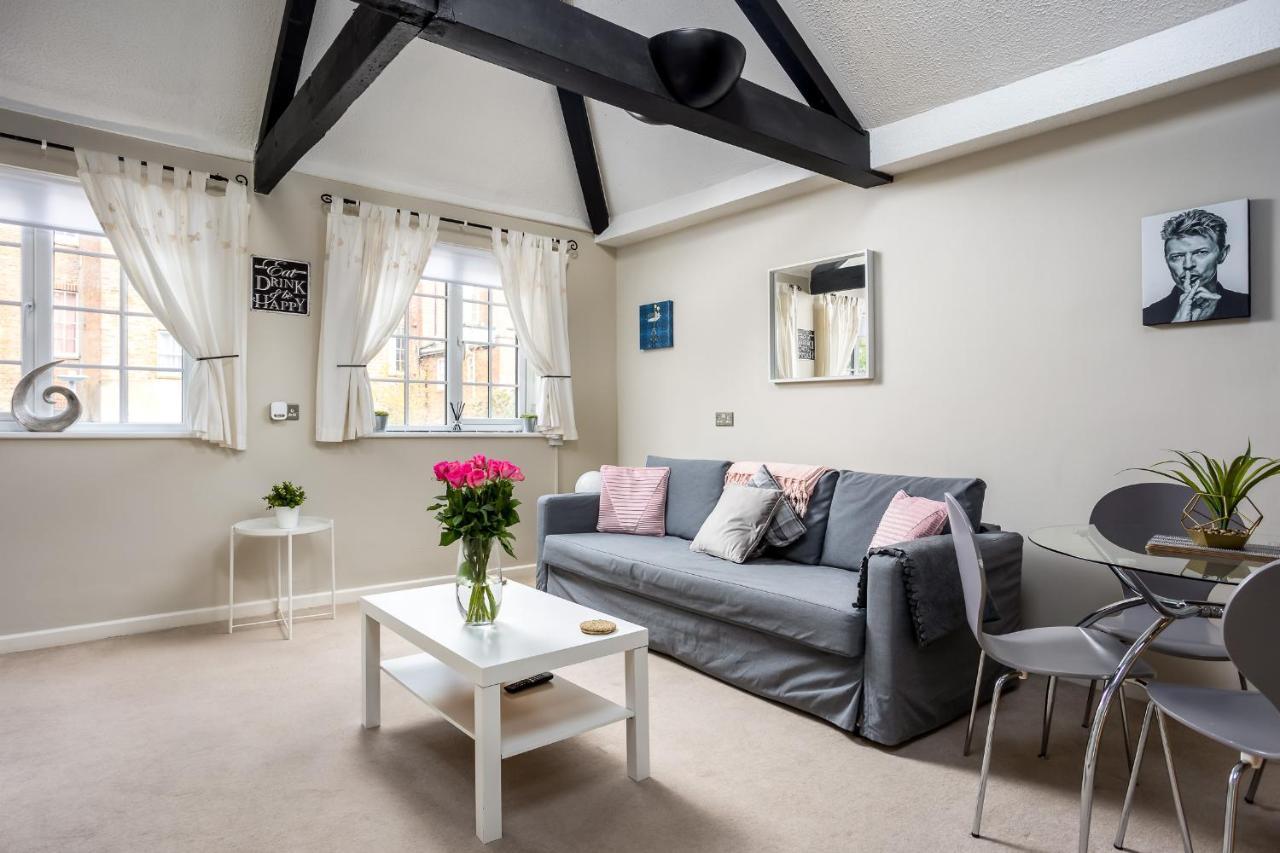 Curb Properties - Super Moments From Town Centre Apartment *