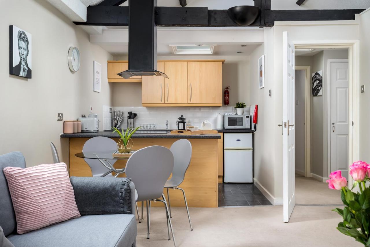 Curb Properties - Super Moments From Town Centre Apartment Cheltenham