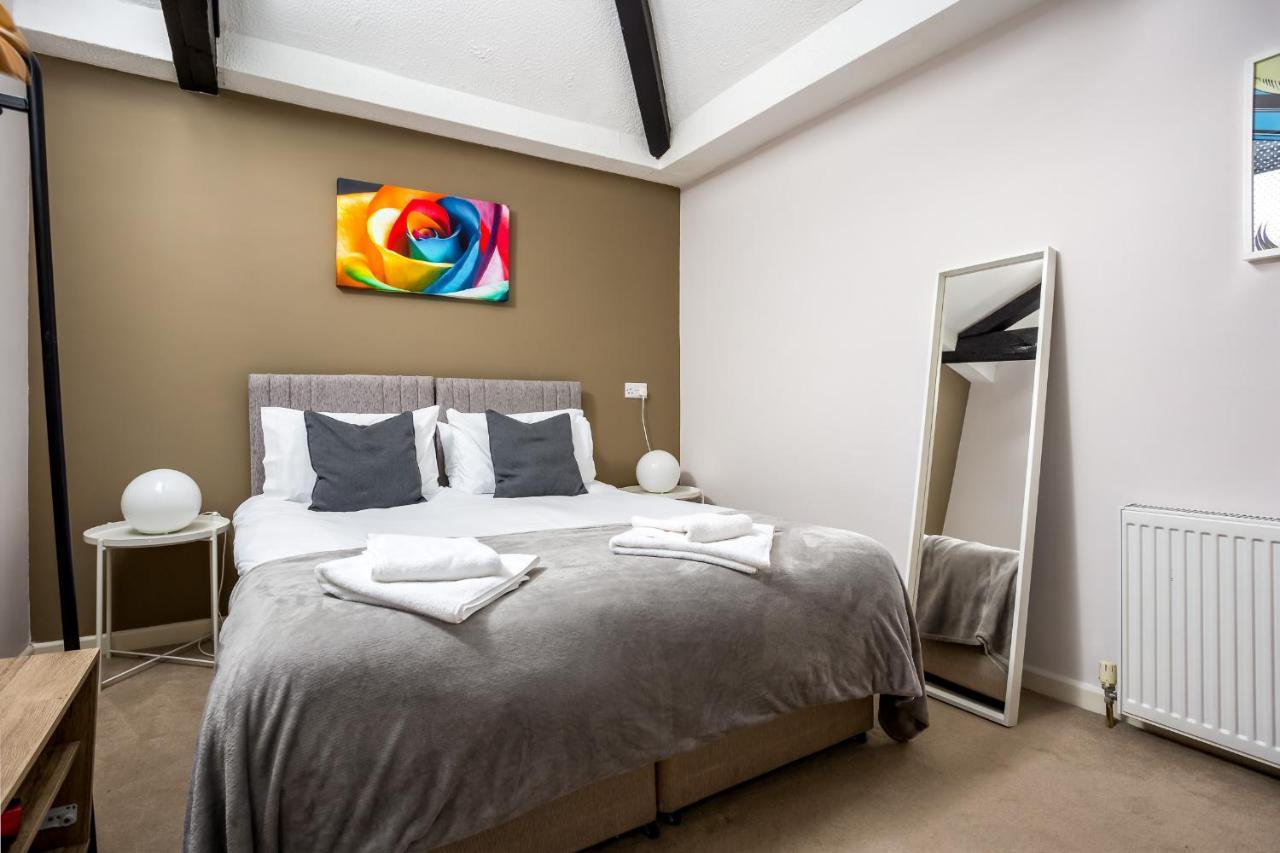 Apartment Curb Properties - Super Moments From Town Centre Cheltenham