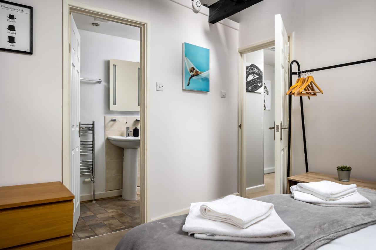 Apartment Curb Properties - Super Moments From Town Centre Cheltenham