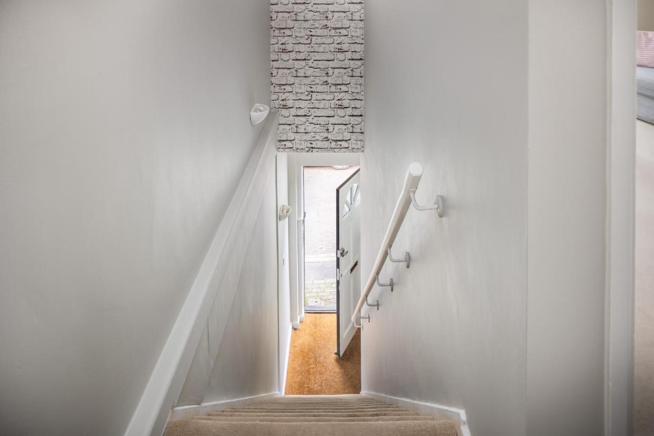 Curb Properties - Super Moments From Town Centre Apartment Cheltenham