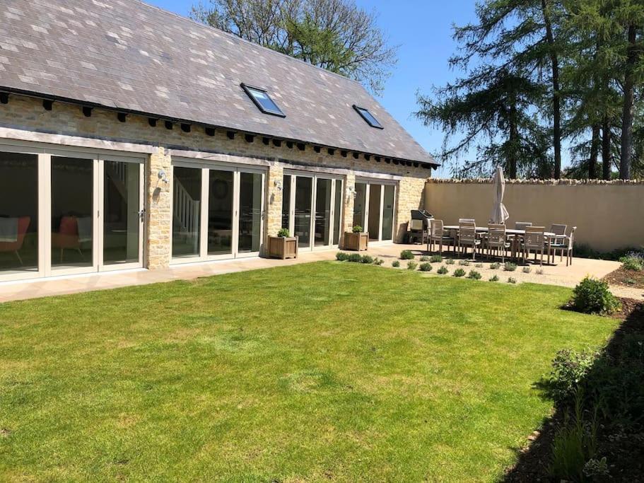Stone Barn, Contemporary Barn Conversion Holiday home Cheltenham