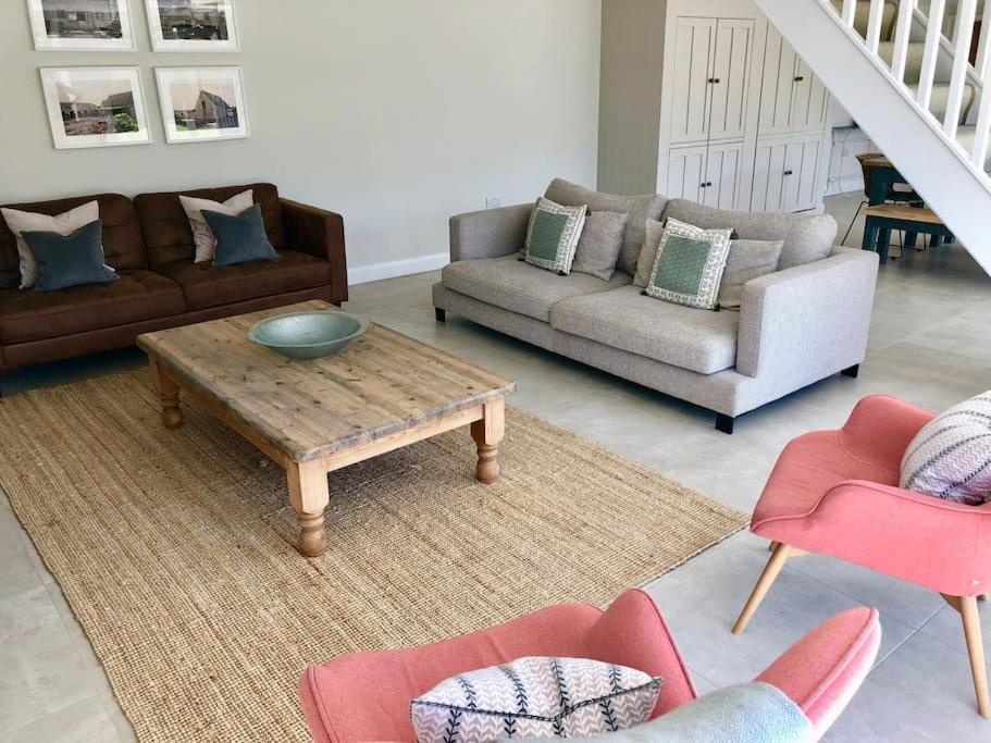 Holiday home Stone Barn, Contemporary Barn Conversion Cheltenham