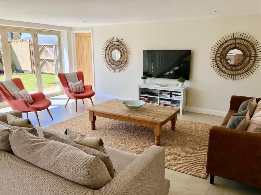 Stone Barn, Contemporary Barn Conversion Holiday home