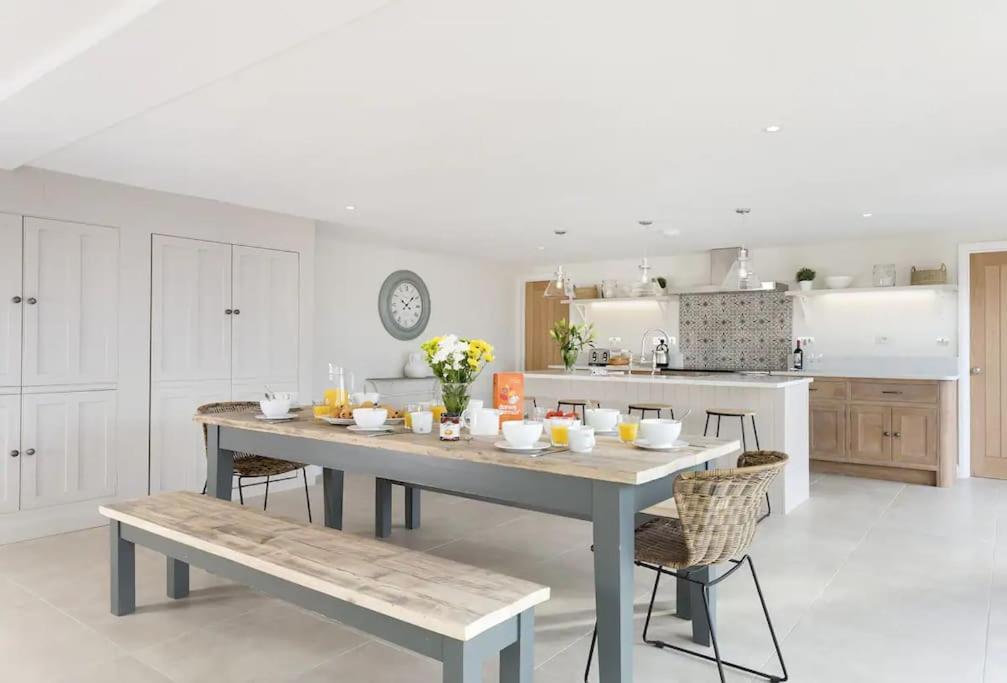 Stone Barn, Contemporary Barn Conversion * Cheltenham