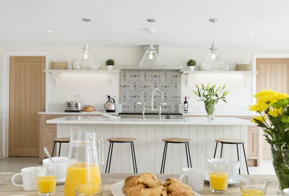 Holiday home Stone Barn, Contemporary Barn Conversion *