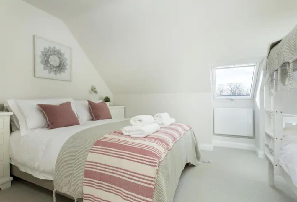 Stone Barn, Contemporary Barn Conversion Holiday home