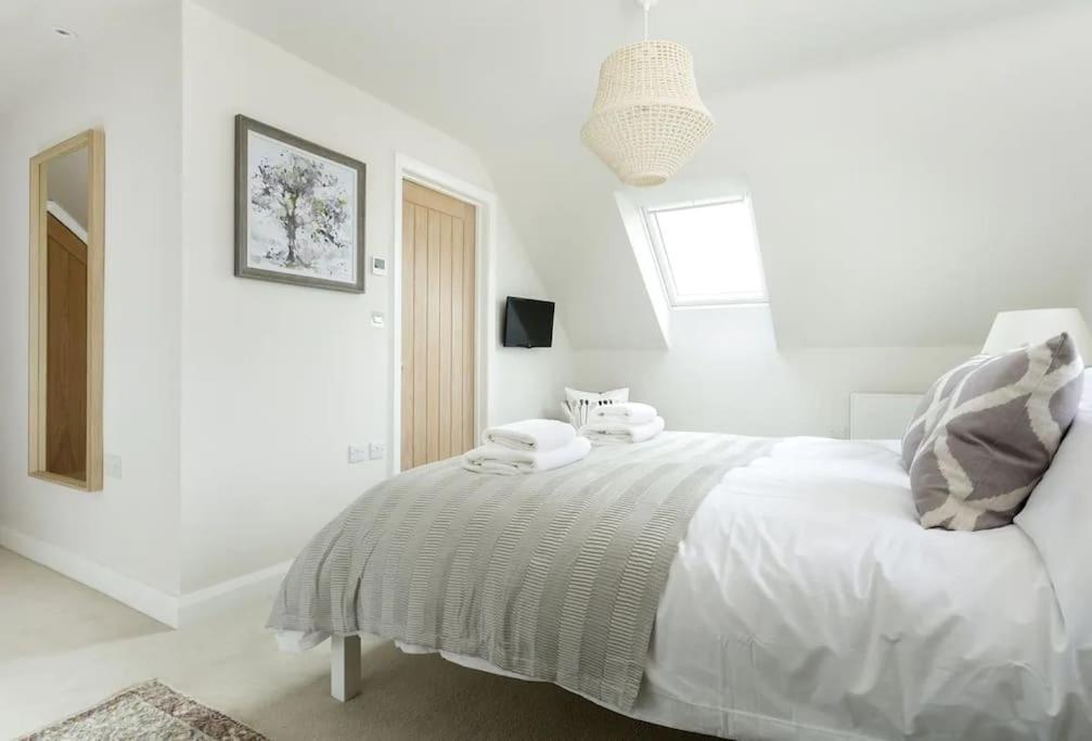 Stone Barn, Contemporary Barn Conversion * Cheltenham