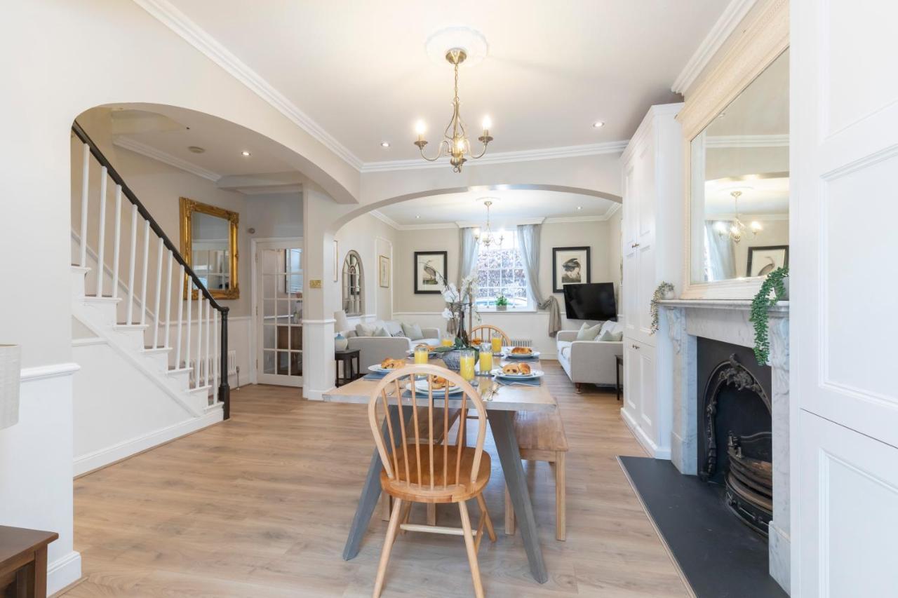 Holiday home Beautiful 4 Bedroom Cheltenham