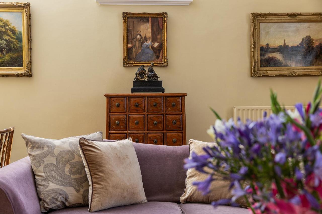 21 Montpellier House - By Luxury *