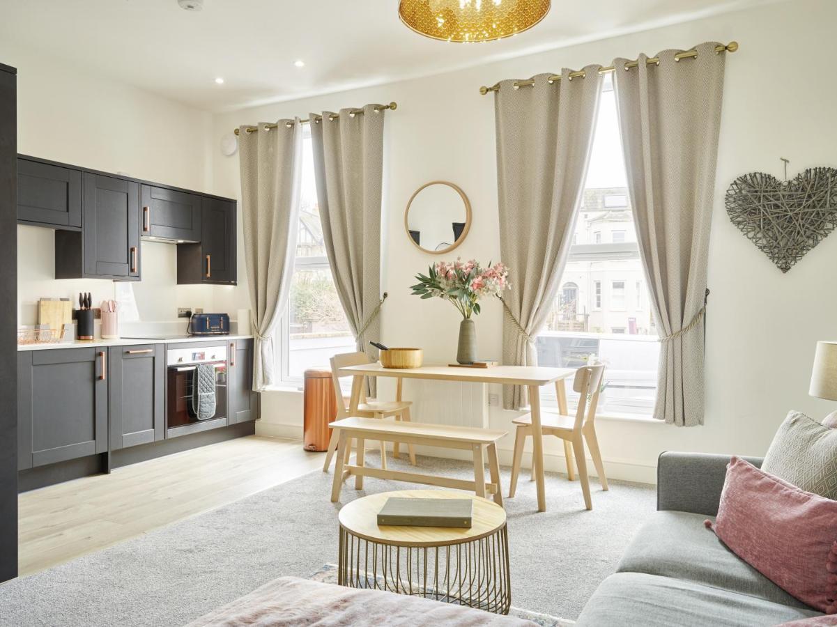 Curb - Super 2 Bed 5 Min From Town Centre Apartment