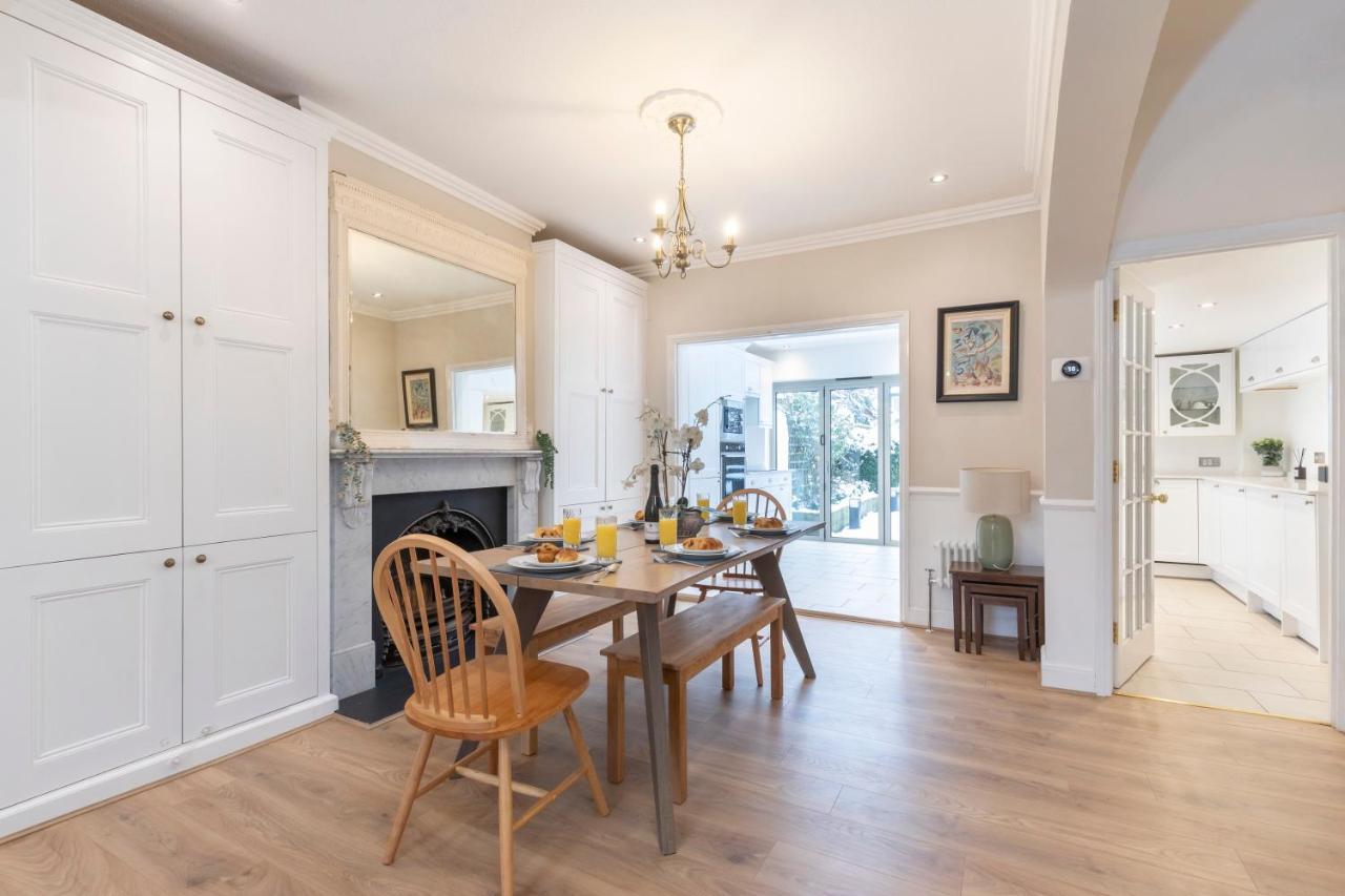 Beautiful 4 Bedroom * Cheltenham