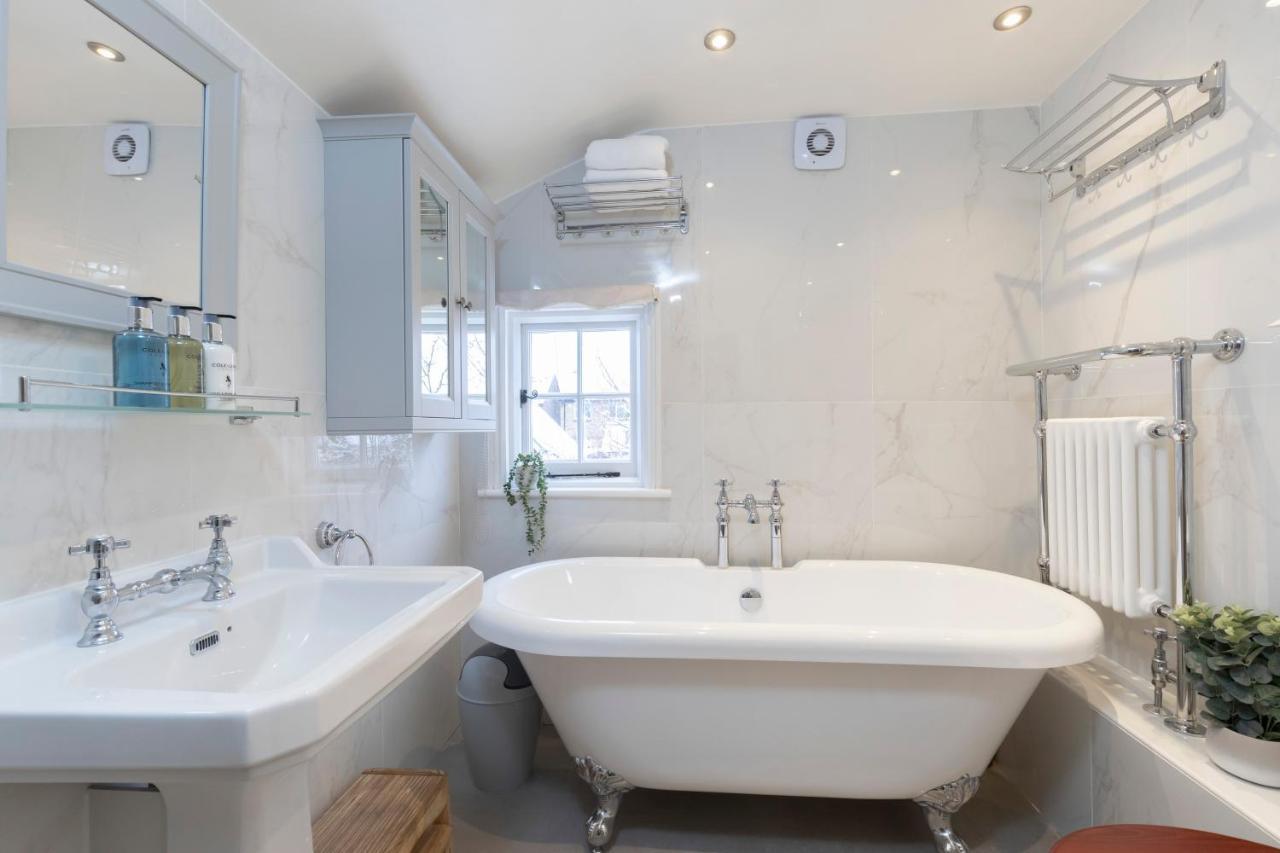 Beautiful 4 Bedroom *