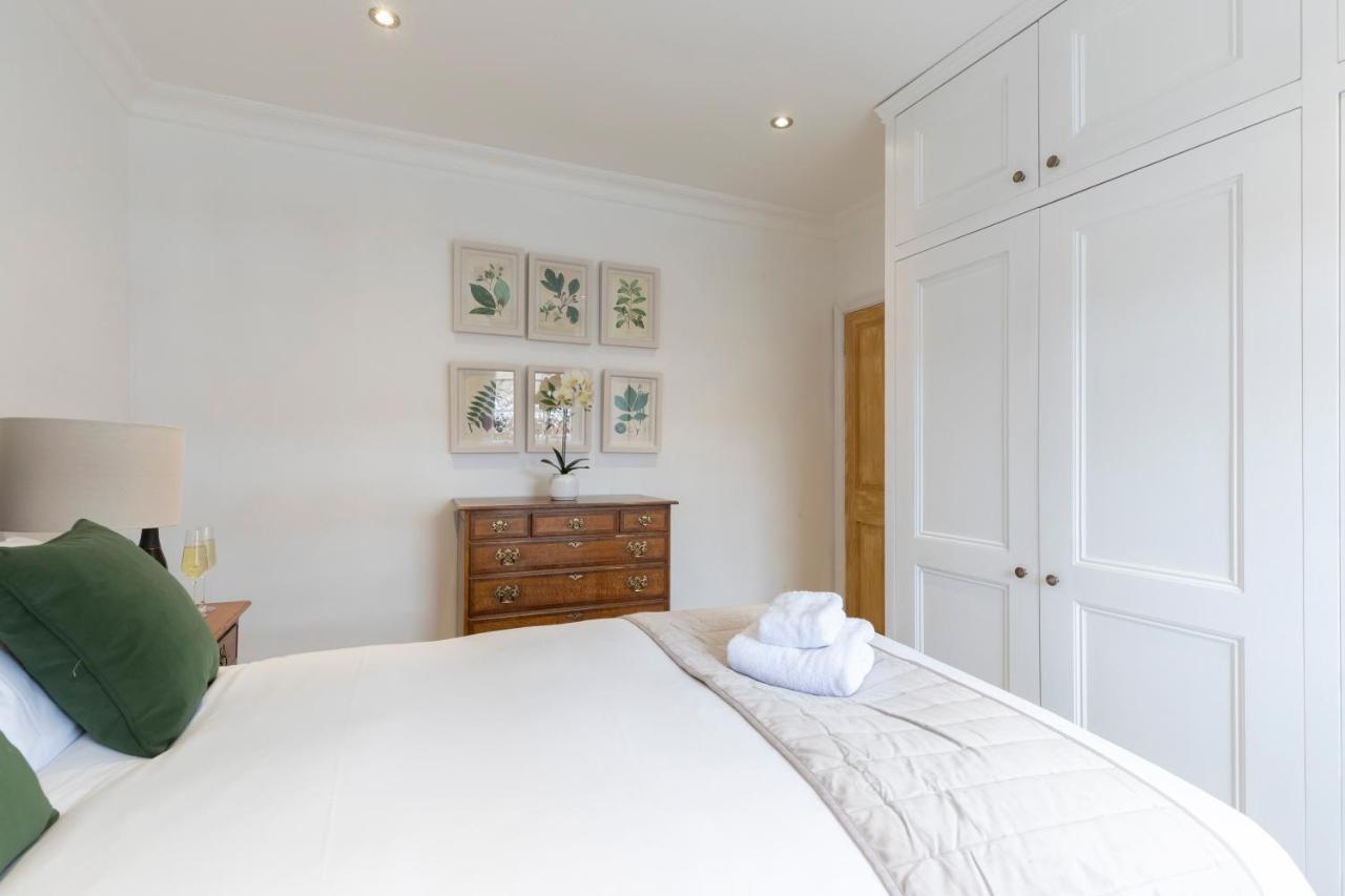 Holiday home Beautiful 4 Bedroom Cheltenham