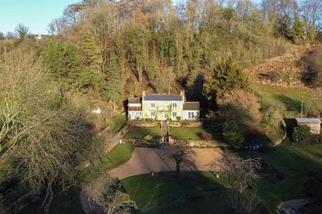 The Snicket - Traditional Cotswold Holiday home Cheltenham