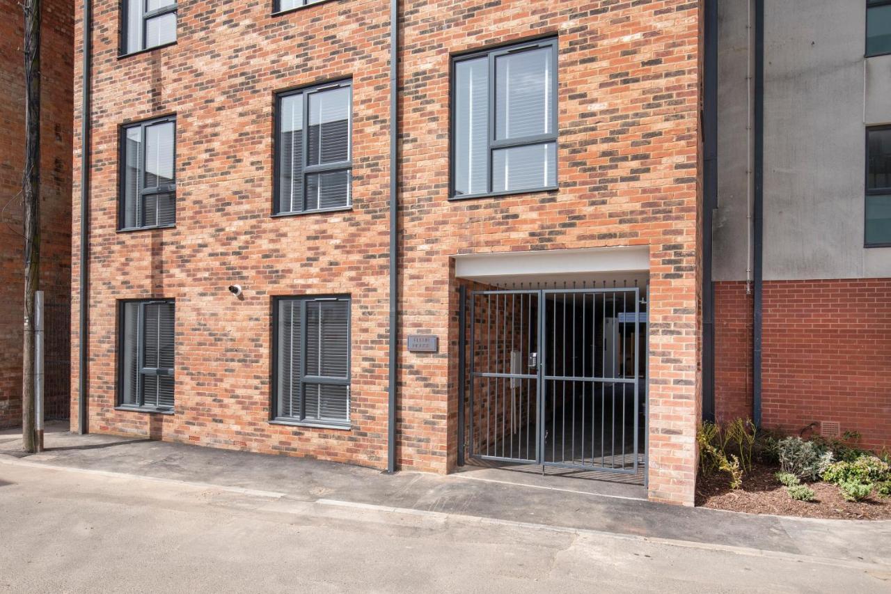 Elliot Oliver - Chic 2 Bedroom Town Centre Apartment Cheltenham