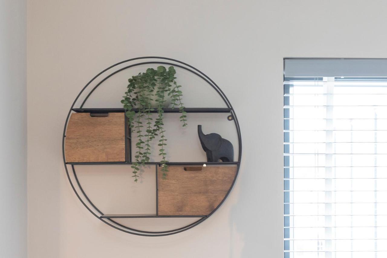 Elliot Oliver - Chic 2 Bedroom Town Centre *