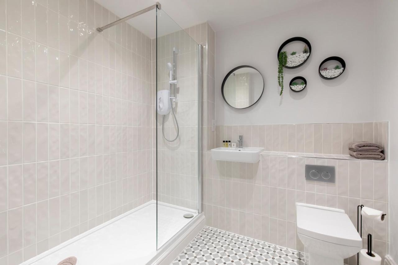 Elliot Oliver - Luxury 2 Bedroom Regency With Parking & Ev Charger Apartment *