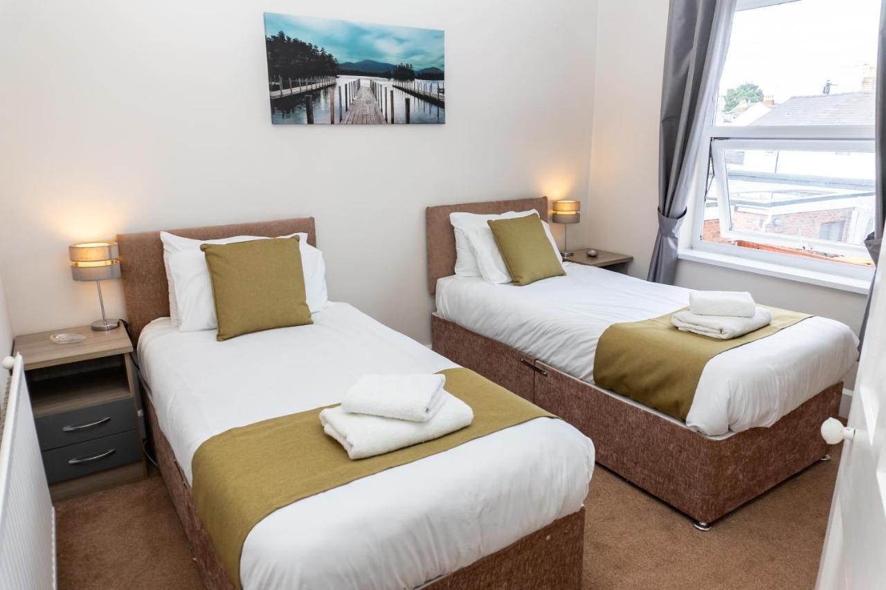Cheltenham-spacious 2 Bedroom Home-sleeps 6-parking-garden-wifi