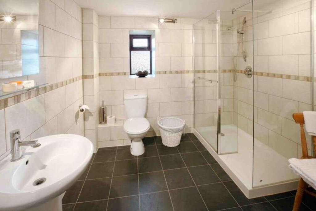 Broadway House, 7 Bedroom, 6 Baths