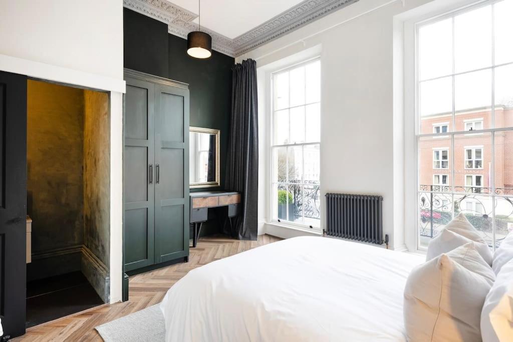 High End Free Parking Wifi Balcony Ensuite *