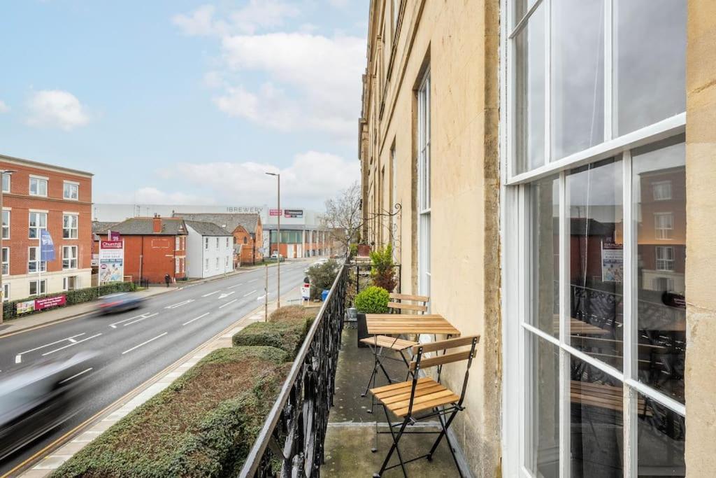 Apartment High End Free Parking Wifi Balcony Ensuite *
