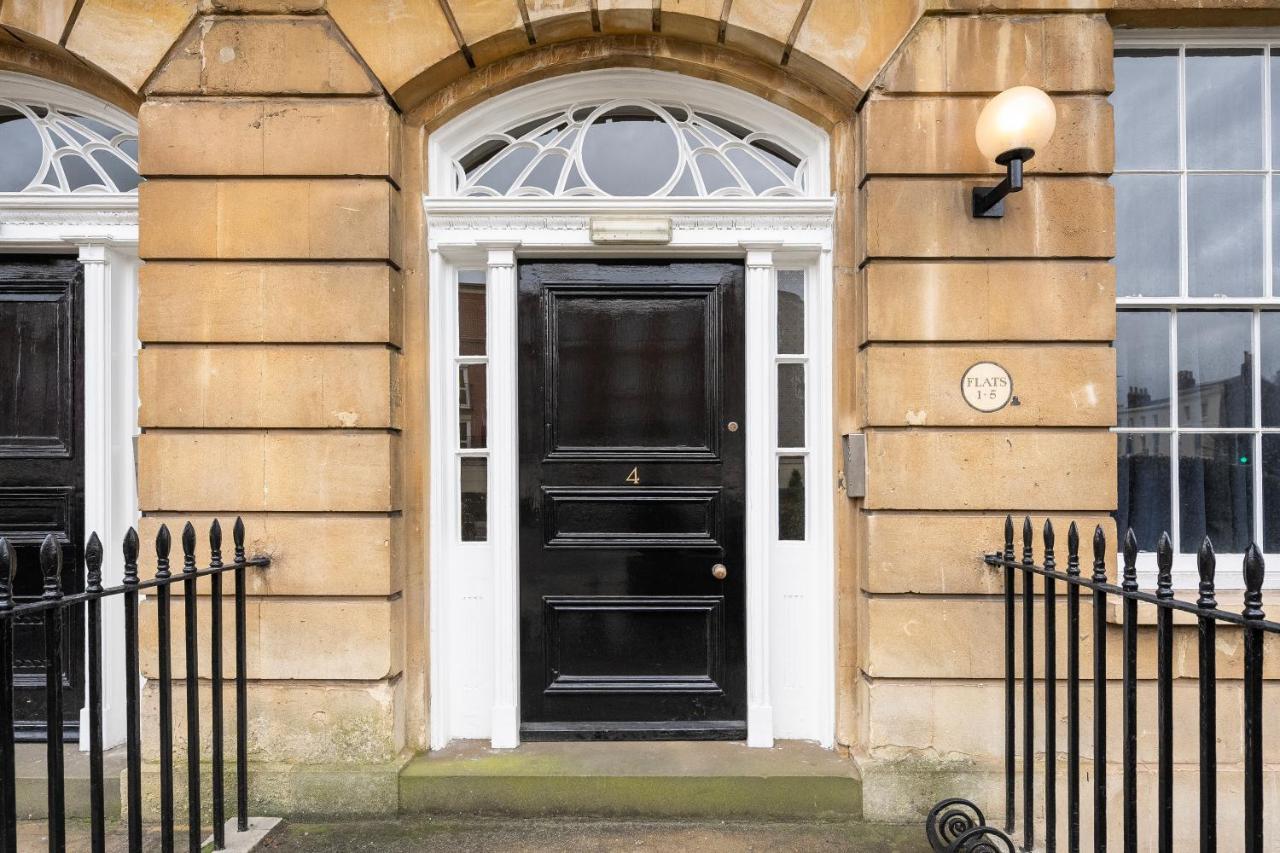 High End Free Parking Wifi Balcony Ensuite Apartment *