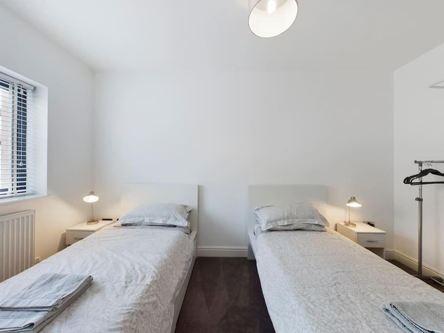 Holiday home Hidden Gem Free Parking Wi -fi Courtyard Cheltenham