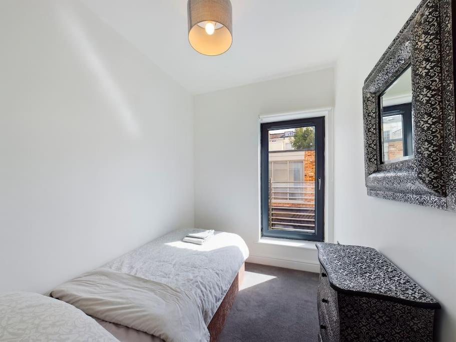 Hidden Gem Free Parking Wi -fi Courtyard Cheltenham