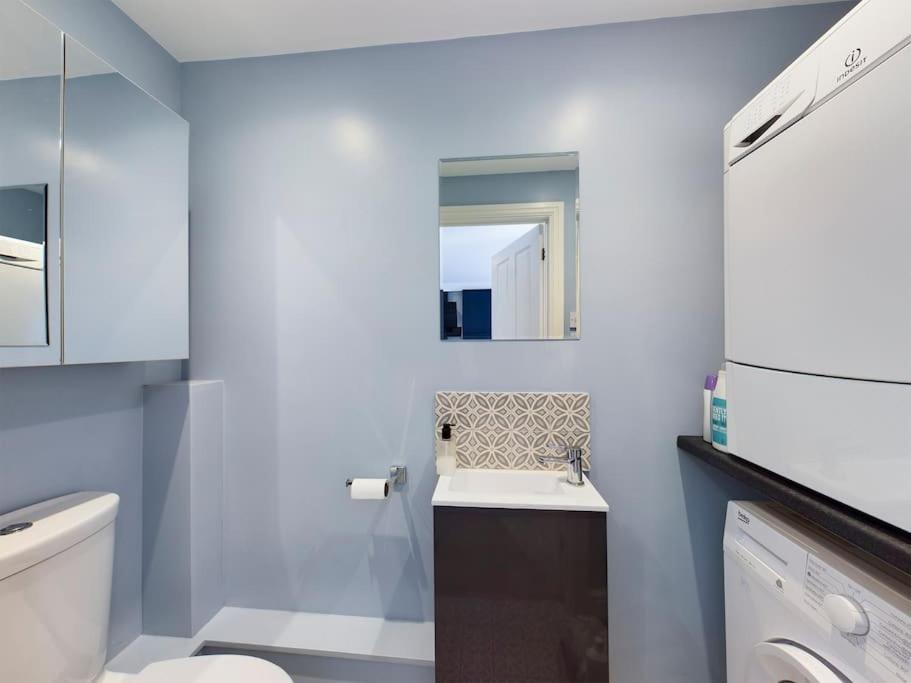 Holiday home Hidden Gem Free Parking Wi -fi Courtyard