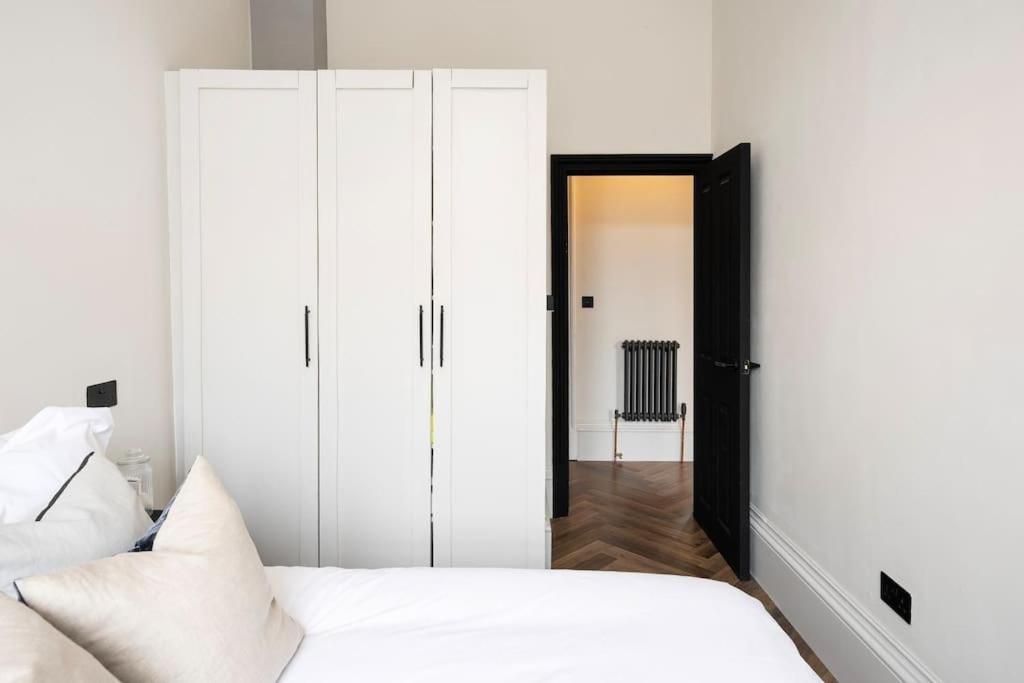 Apartment High End Free Parking Wifi Balcony Ensuite Cheltenham