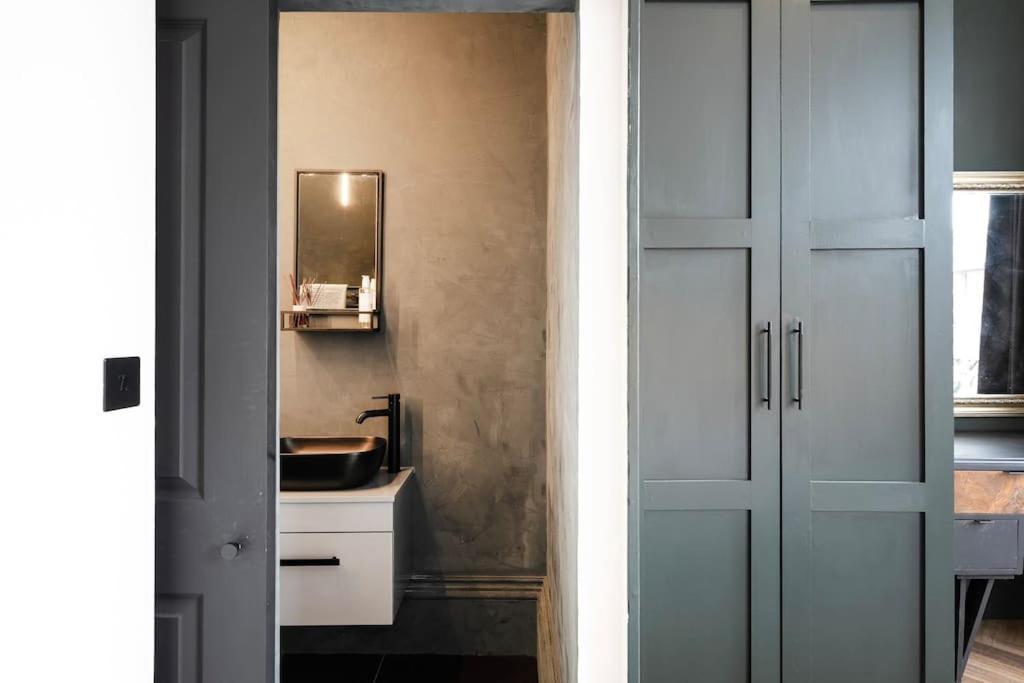 Apartment High End Free Parking Wifi Balcony Ensuite *
