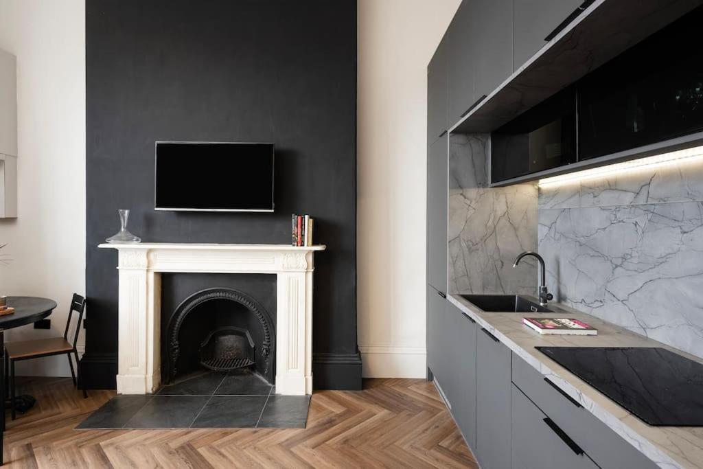 Apartment High End Free Parking Wifi Balcony Ensuite