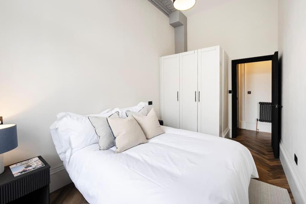 High End Free Parking Wifi Balcony Ensuite * Cheltenham