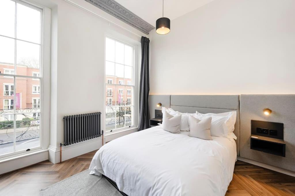 High End Free Parking Wifi Balcony Ensuite * Cheltenham
