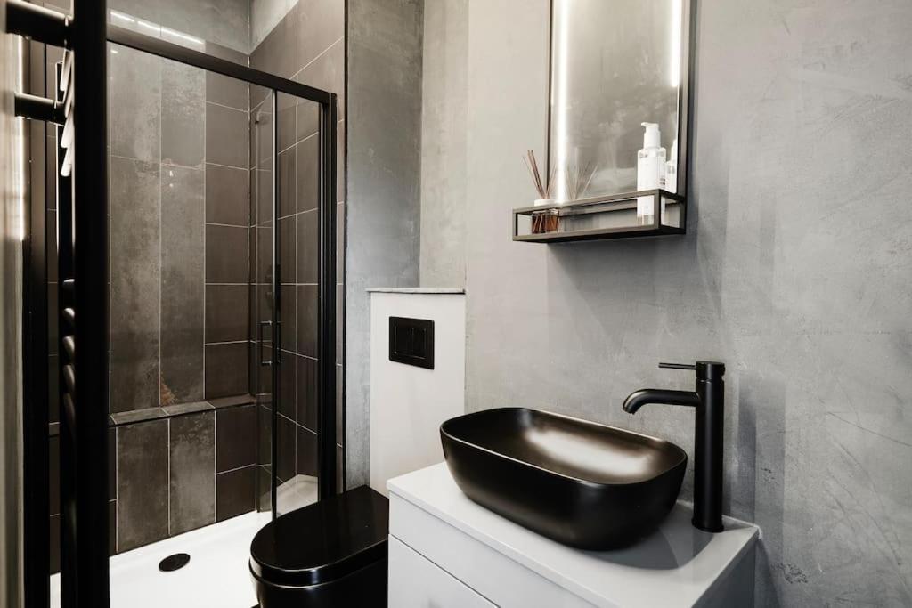 Apartment High End Free Parking Wifi Balcony Ensuite