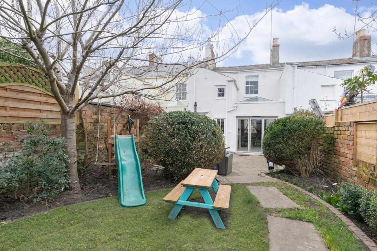 Holiday home Beautiful 4 Bedroom *
