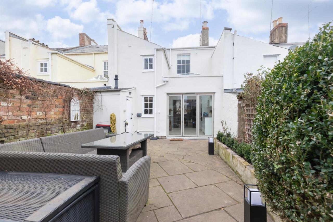 Beautiful 4 Bedroom Holiday home