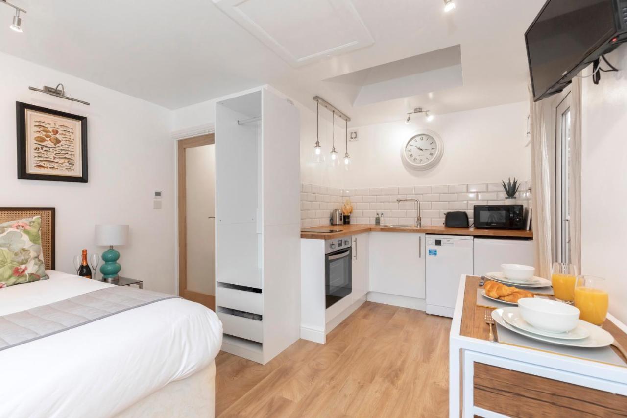 Beautiful Period With Five Bedrooms Cheltenham