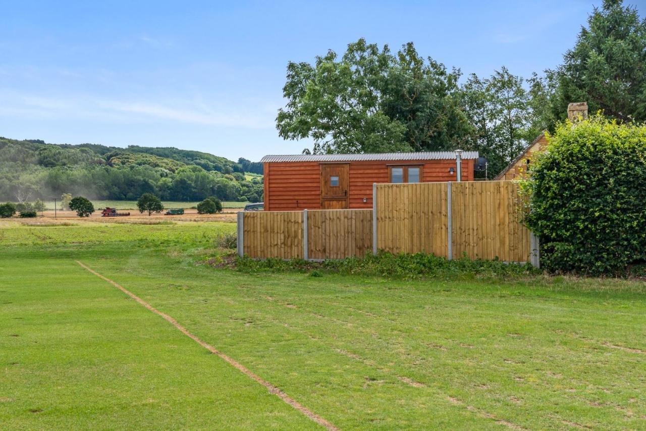 Outbak Shepherds Hut *