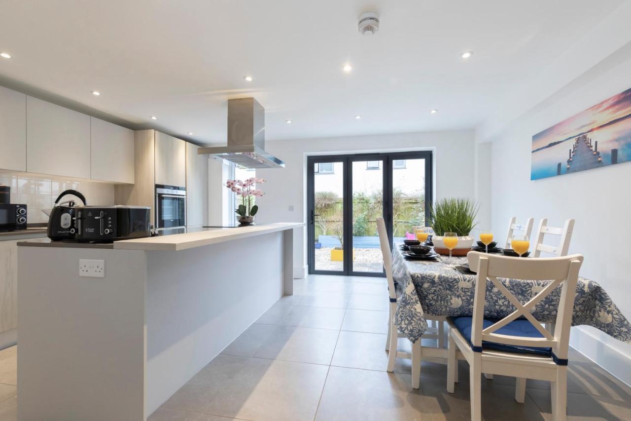 Spacious 3 Bed * Cheltenham