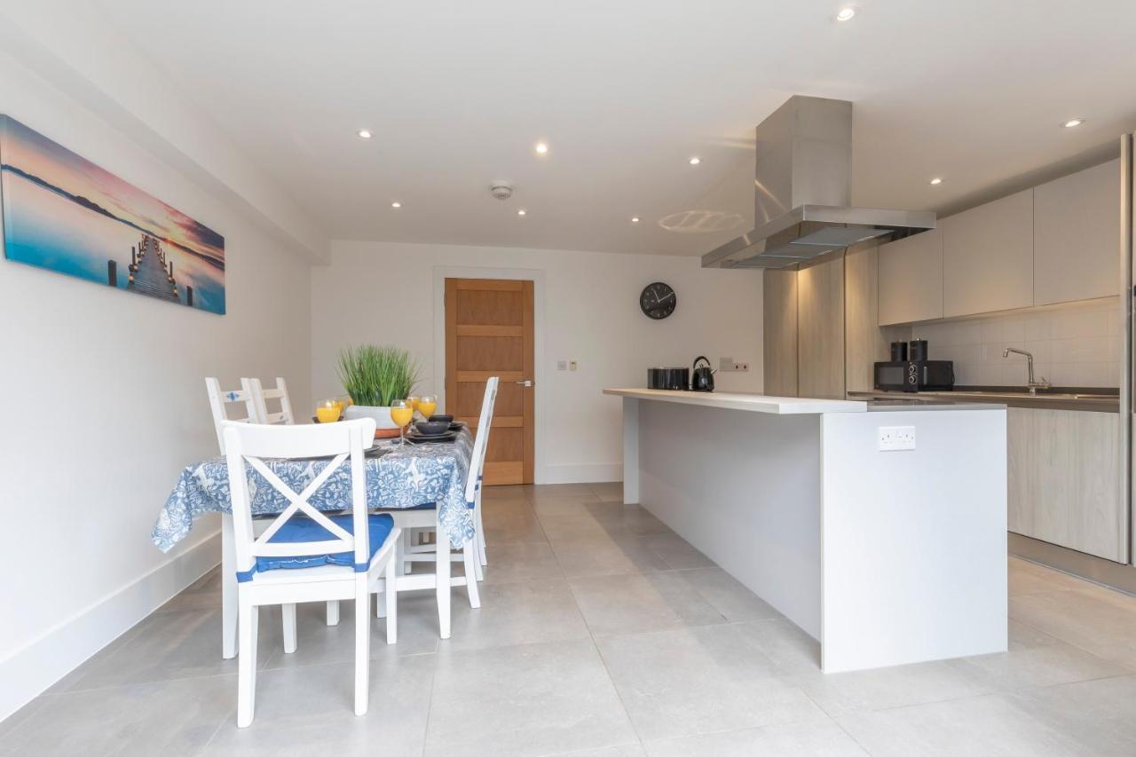 Spacious 3 Bed * Cheltenham