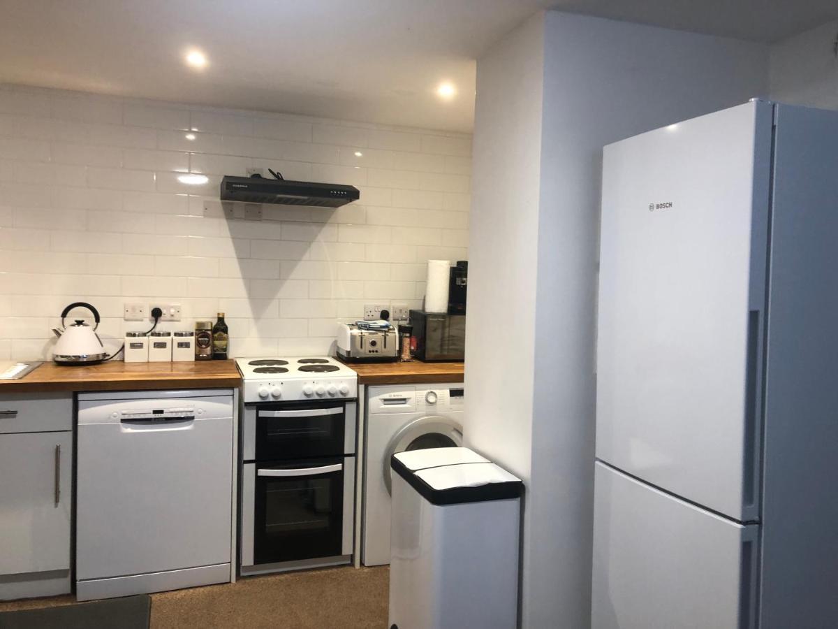 Comfortable Away From Home, Self Catering Flat, Town Centre, Free Parking *