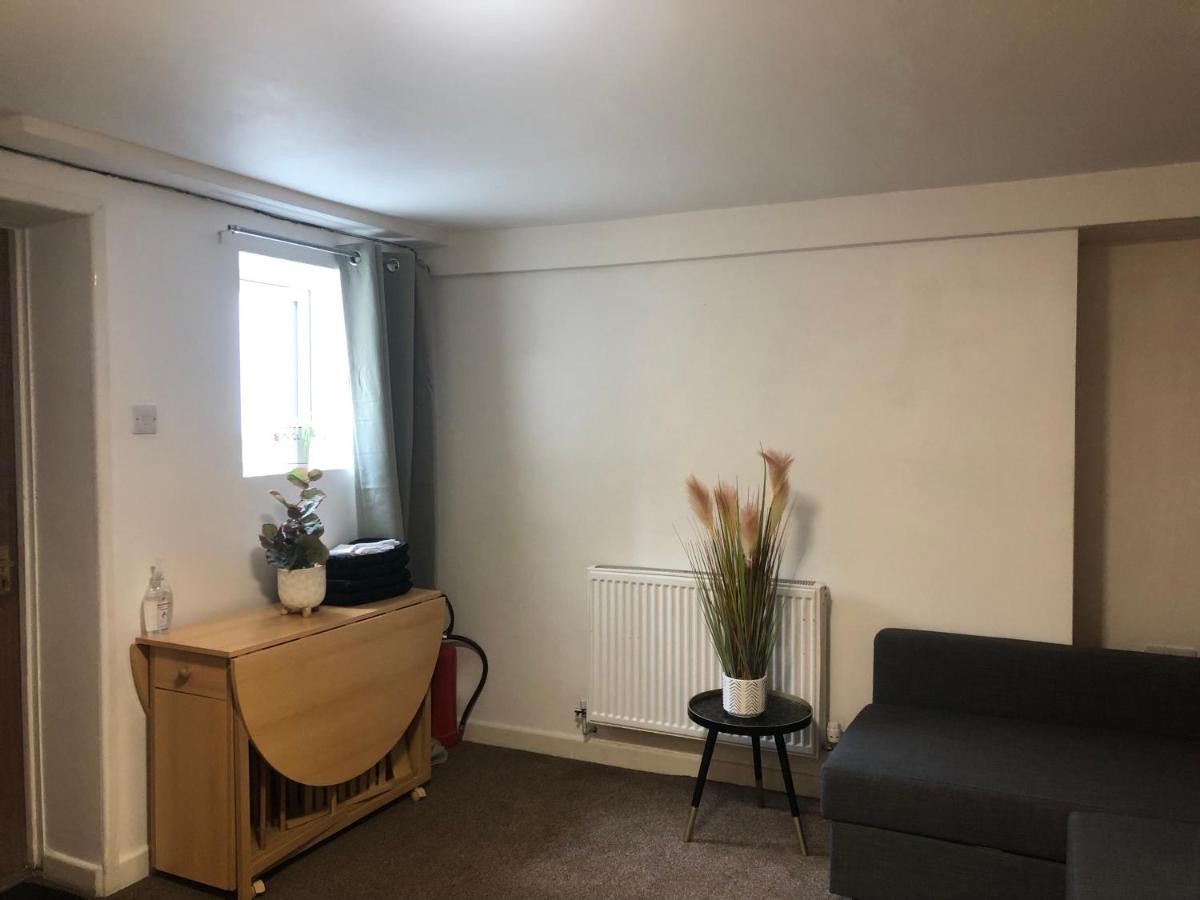 Comfortable Away From Home, Self Catering Flat, Town Centre, Free Parking *
