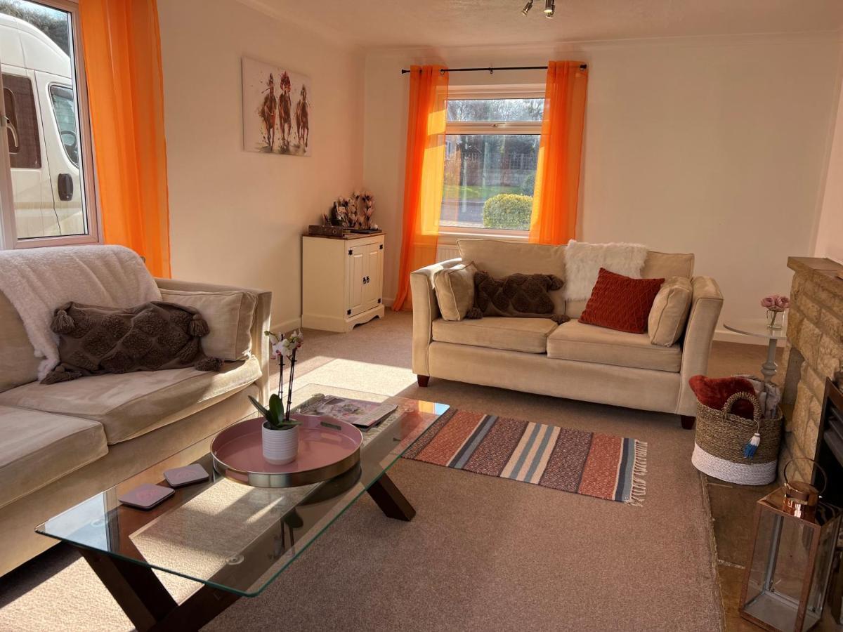 Holiday home Charming 4-bed House In Free Parking