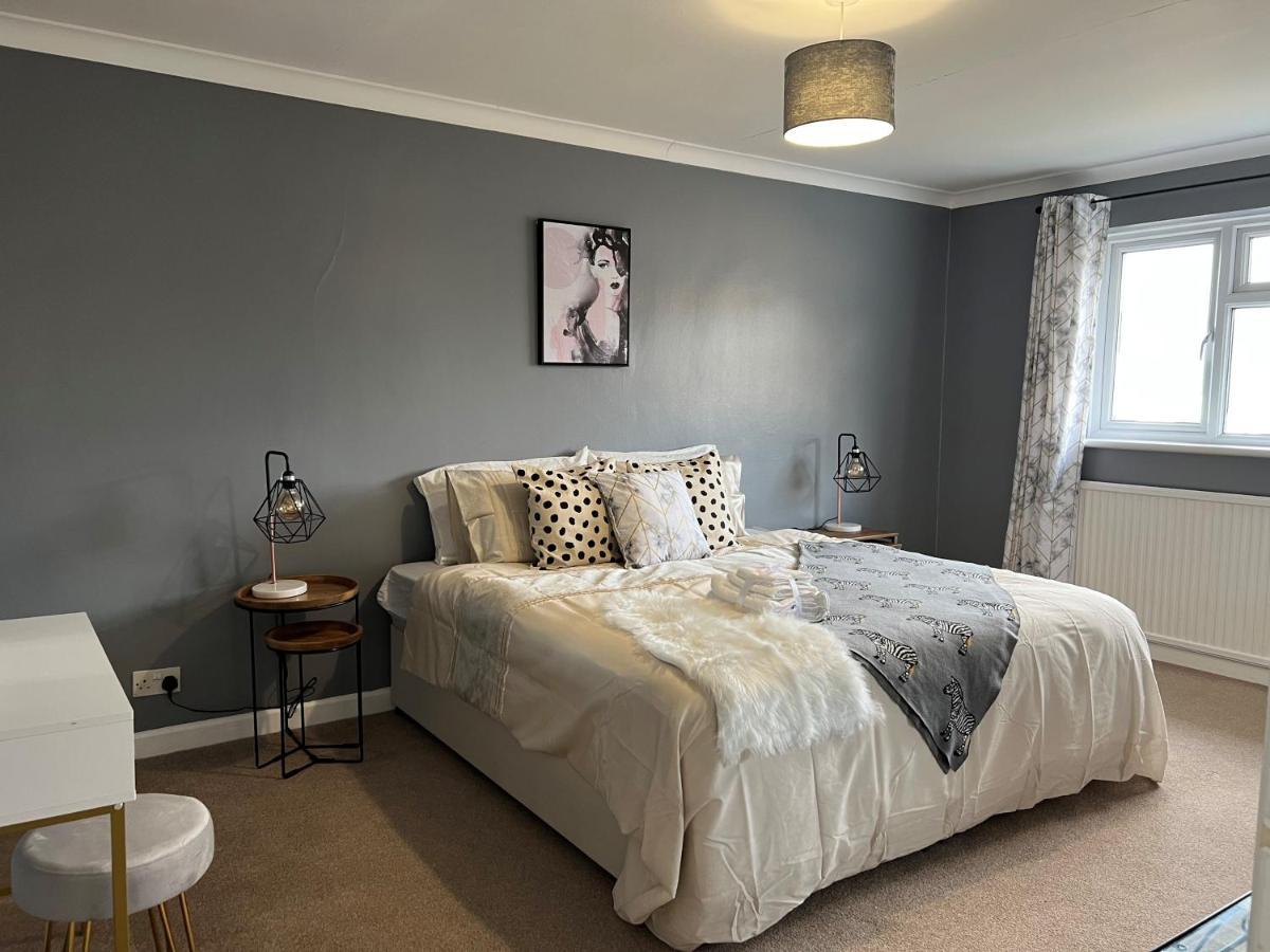 Holiday home Charming 4-bed House In Free Parking Cheltenham