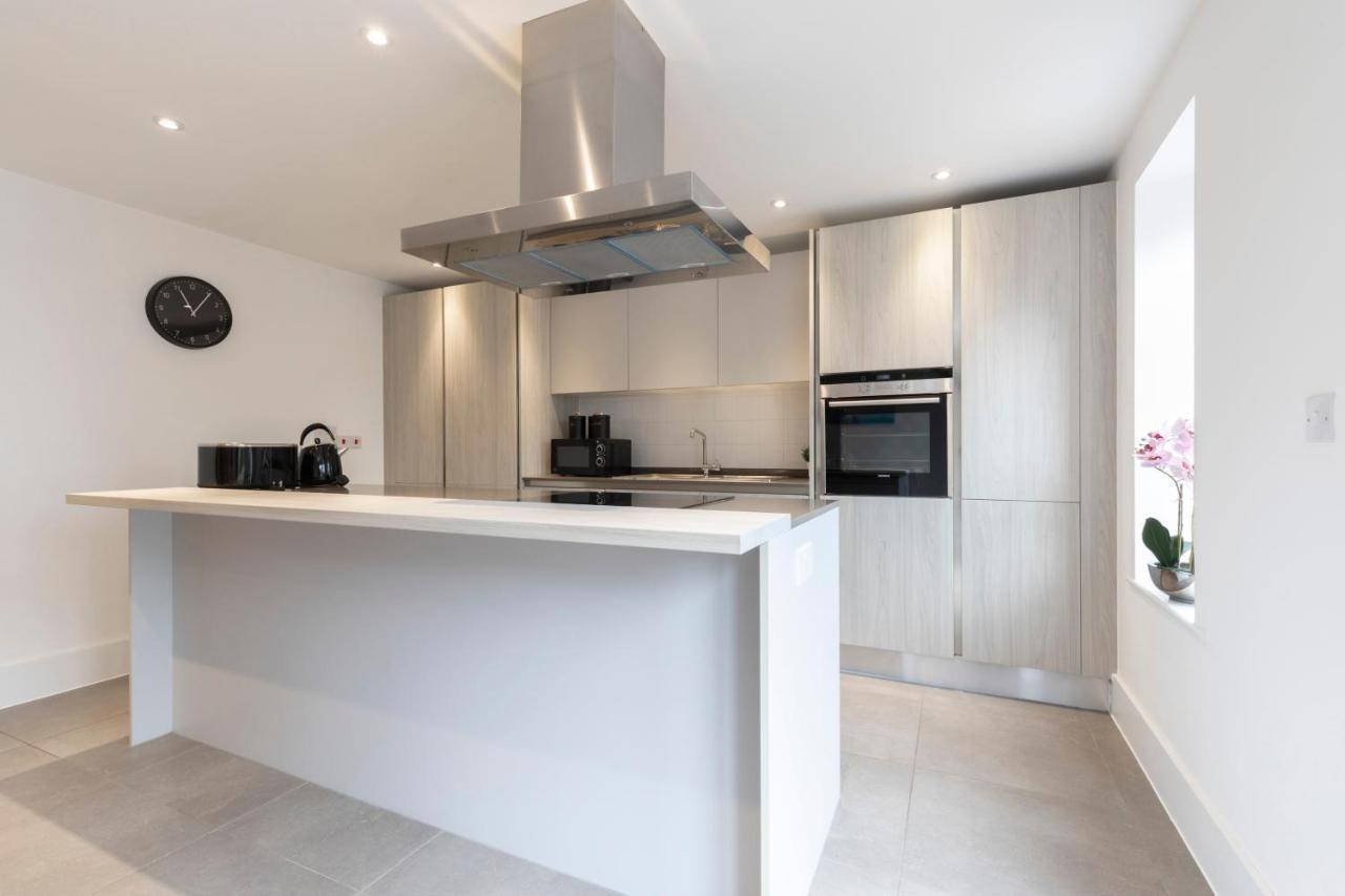 Spacious 3 Bed * Cheltenham
