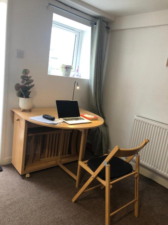 Comfortable Away From Home, Self Catering Flat, Town Centre, Free Parking