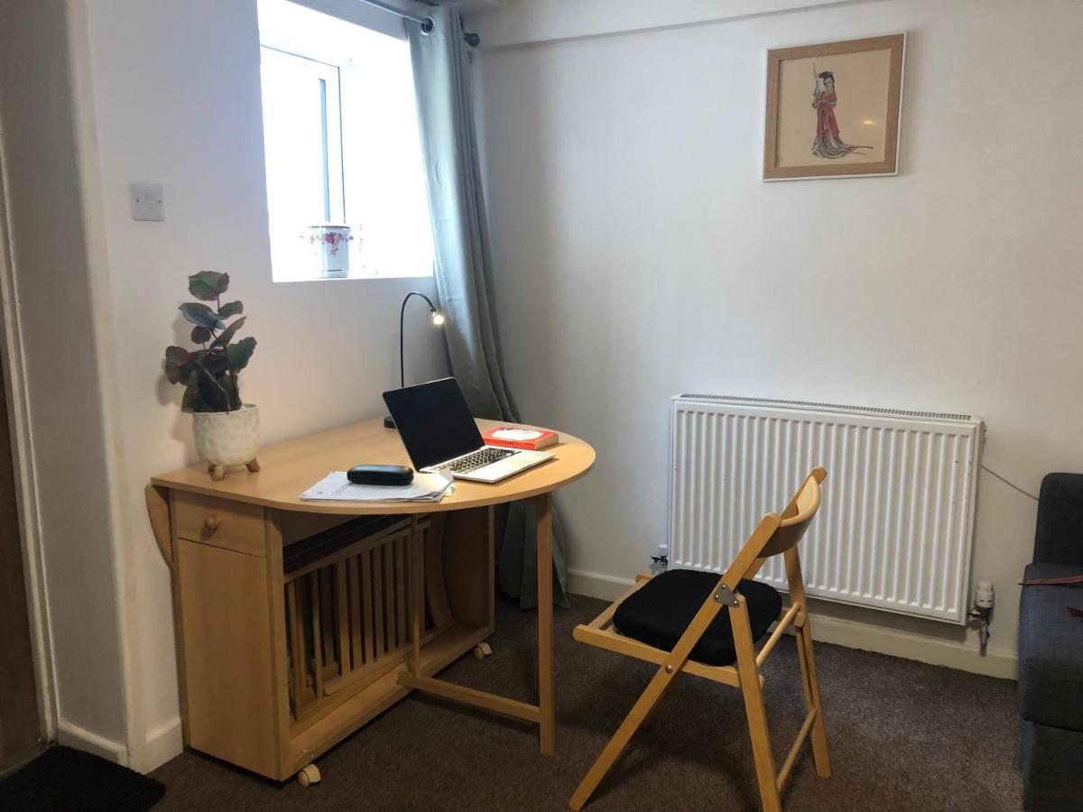 Apartment Comfortable Away From Home, Self Catering Flat, Town Centre, Free Parking